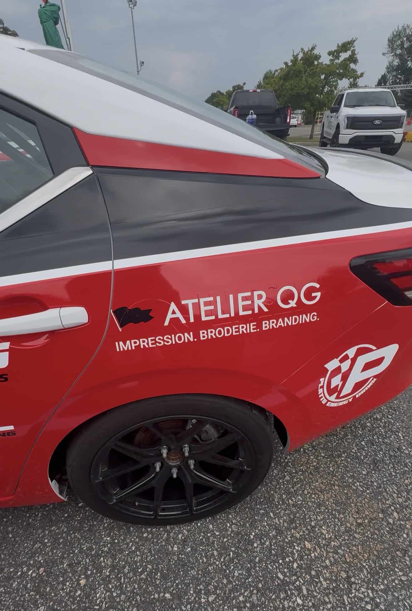 Lettrage et wrap de véhicule réalisé par Atelier QG