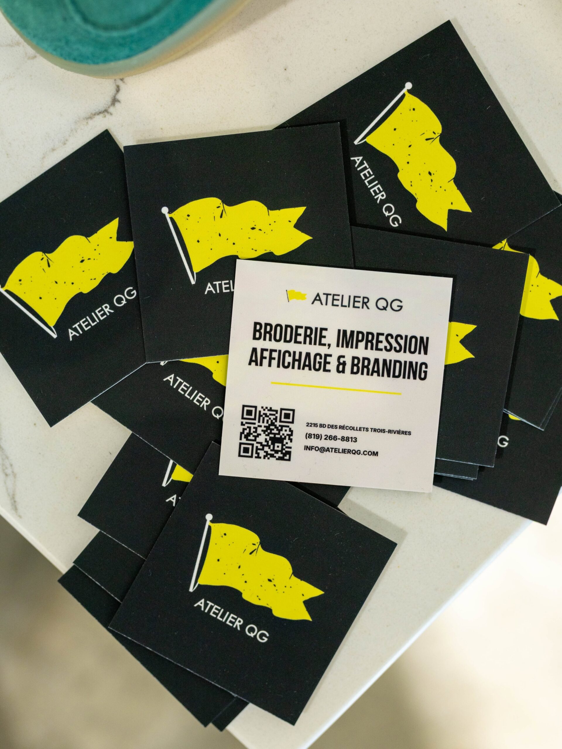 Exemple de cartes d'affaires personnalisées Atelier QG